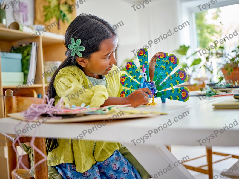 A LEGO 31157 Exotic Peacock Set Parts List